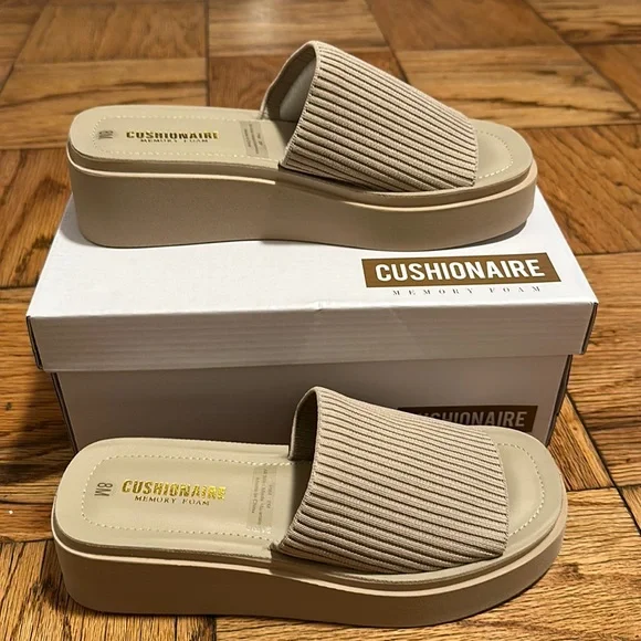 BRAND NEW Cushionaire memory foam summer sandals - Picture 1 of 2